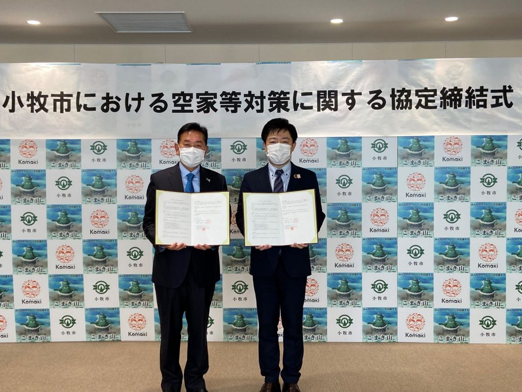 左より、萩原本部長、山下市長